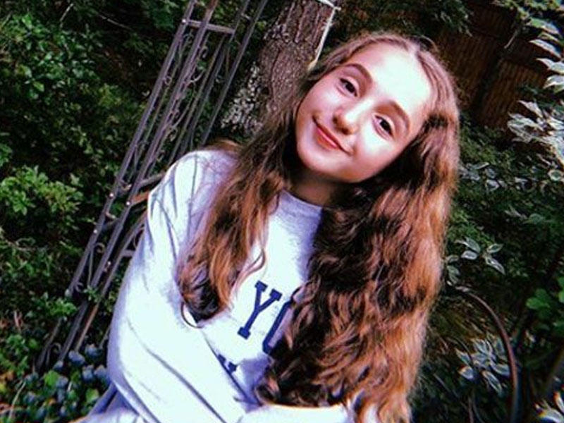 13 yaşlı aktrisanın otağına girən valideynləri dəhşətə gəldi - FOTO