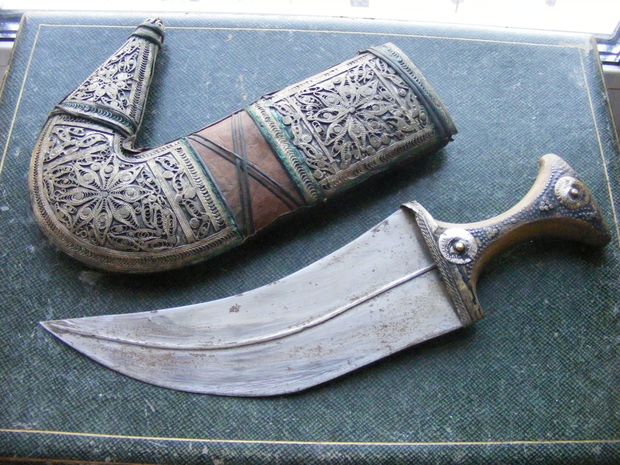 Yəmənli Ər-Riyadda kral teatrının aktyorlarına bıçaqla hücum edib – VİDEO