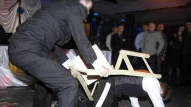 Bakıda şadlıq evində qonaqlar arasında kütləvi dava - VİDEO