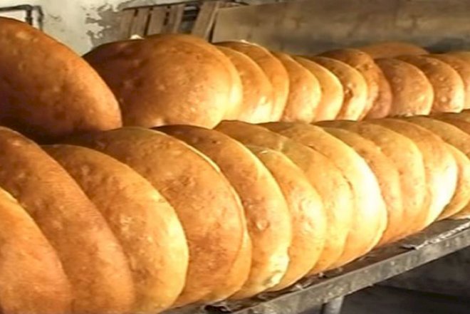 Bakıda dəhşətli hadisə: Çörəyin içindən çıxan sancaq qida borusuna ilişdi - Foto