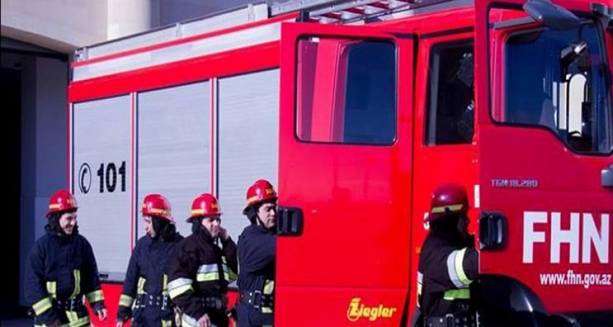 Из-за пожара в бакинской многоэтажке эвакуированы 10 человек