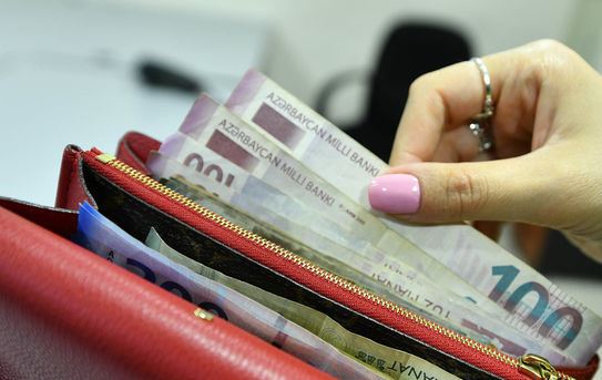 Bu müəllimlərin maaşları artırıldı - RƏSMİ