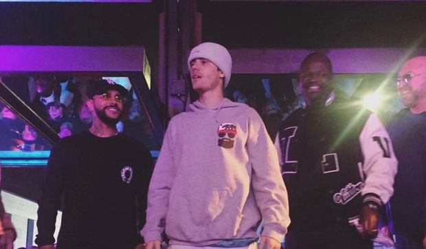 Джастин Бибер пришел на открытие бургерной Тимати в Лос-Анджелесе - ВИДЕО