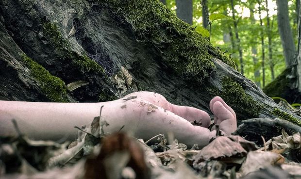 Azərbaycanda dəmiryolunda gəncin hissələrə bölünmüş meyiti tapıldı - Çılpaq olub