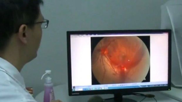 Девушка всю ночь играла на телефоне и ослепла