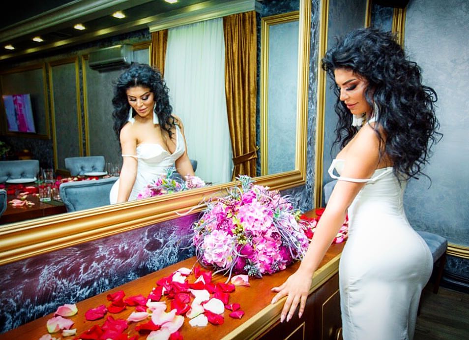 Bir milyona soyunan Afaqın milyon dollarlıq DƏBDƏBƏLİ evi - FOTO