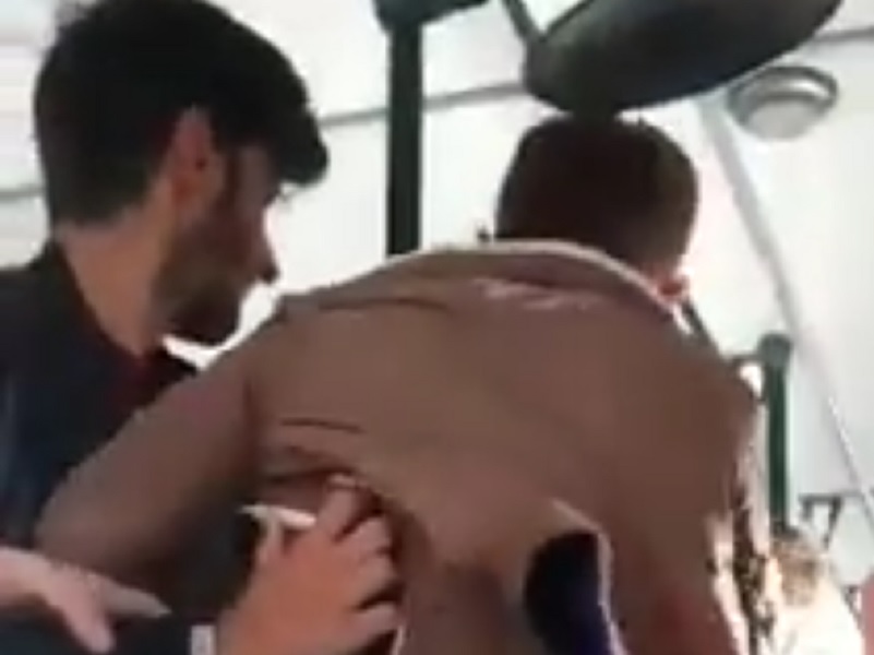 Bakıda avtobus sürücüsü sərnişinin üstünə bıçaq çıxartdı: 