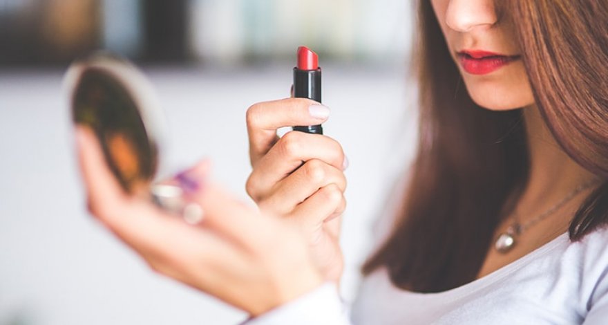 Косметические тестеры в магазинах оказались смертельно опасны - ВИДЕО