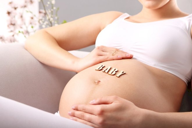 Məşhur model doğuş anına qədər hamilə olduğunu bilmədi - Foto