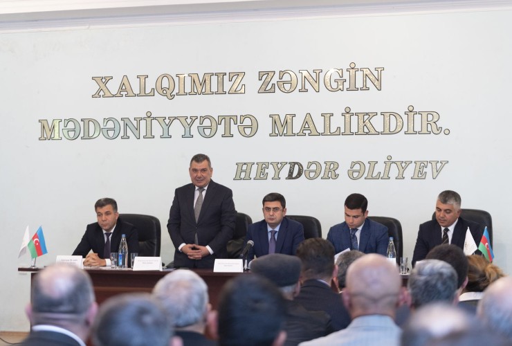 Xəzər rayonunda meyvə və tərəvəz istehsalı ilə məşğul olan istixana rəhbərləri ilə görüş keçirilib