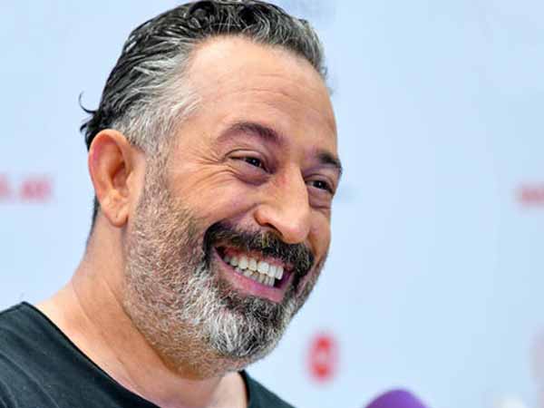 Cem Yılmaz: Bir həftə Bakıda qala bilsəm, Miri Yusif kimi Xalq artisti olaram (FOTO)