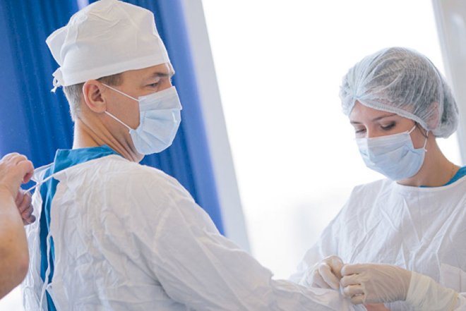 Azərbaycanda kişi həkimlərin sayı azalıb