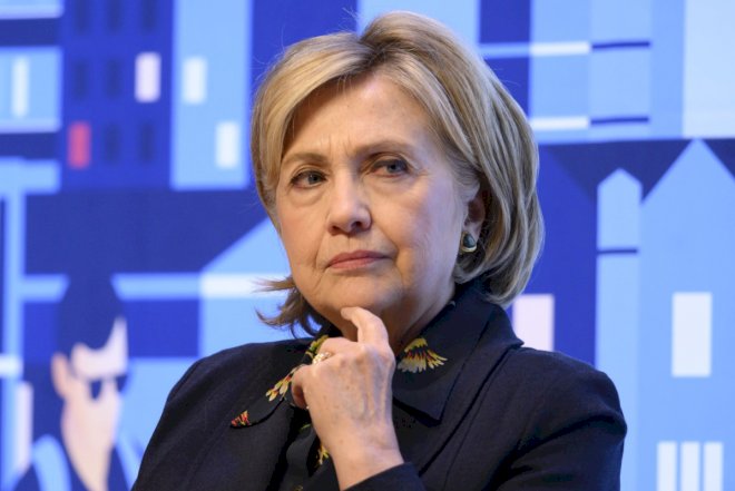 Hilari Klintonun olduğu təyyarə təcili eniş etdi