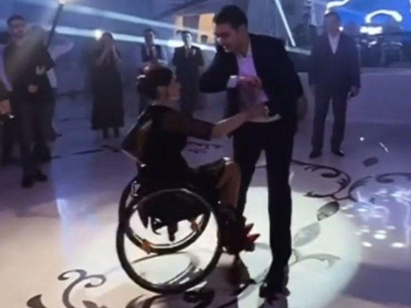 Азербайджанская параспортсменка удивила танцем на свадьбе - ВИДЕО