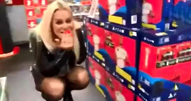 Qadın kompüter mağazasını tualetlə səhv saldı - FOTO