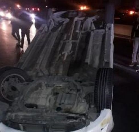 Sürət yarışına çıxan “Hyundai” 2 maşına çırpılaraq aşdı - FOTO/VİDEO