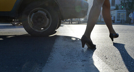 Bakıda avtomobil 33 yaşlı qadını vuraraq xəstəxanalıq etdi