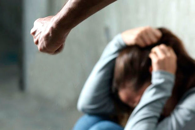 Bakıda 15 yaşlı qızı döyərək xəstəxanalıq etdilər