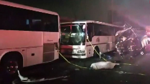 Zəncirvari qəza törədən avtobus sürücüləri hadisə yerindən qaçdı: Ölənlər var - VİDEO