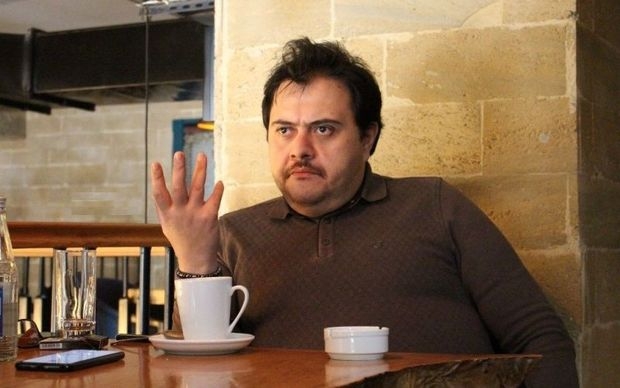 Elçin Əlibəylinin arvadı tərəfindən döyülməsinin səbəbi bilindi