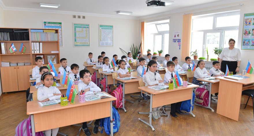 Осенние школьные каникулы в Азербайджане подходят к концу