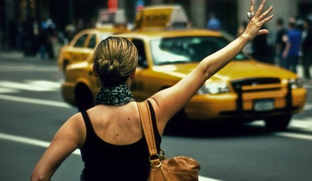 Taksi sürücüsü turistləri soydu: 3 km yola görə 200 dollar alıb