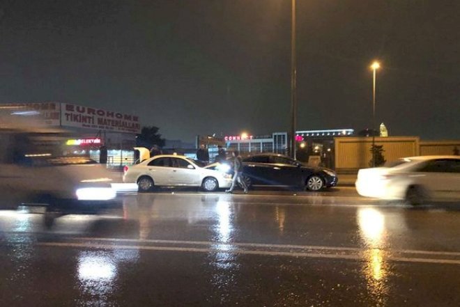 Bakıda 7 maşın toqquşdu- xəsarət alanlar var