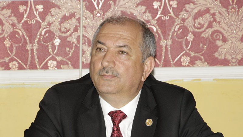 Bacısı oğlu icra başçısını işə salıb