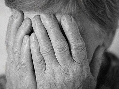 Bakıda yaşlı qadını zorladılar