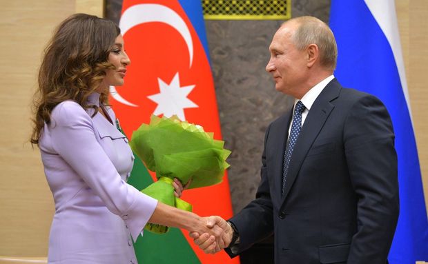 Putin Mehriban Əliyevaya Azərbaycanda rus dilinə olan münasibətə görə təşəkkürünü bildirib