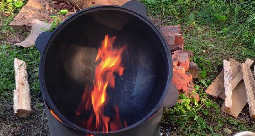 В Индии четырехлетний мальчик погиб, упав в раскаленный казан с карри