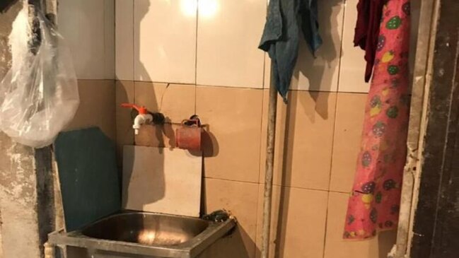 Bakının mərkəzində satışa çıxarılan çörəklər belə istahsal edilir - FOTOLAR