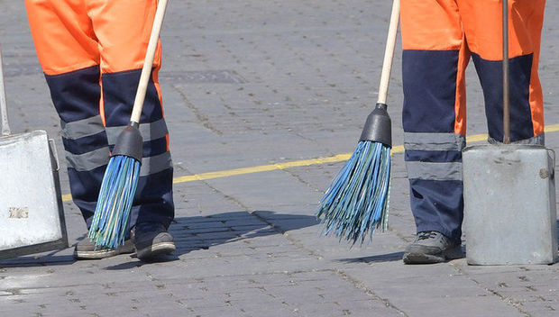 Süpürgəçilər kütləvi dava saldılar: 10 nəfər tutuldu – VİDEO