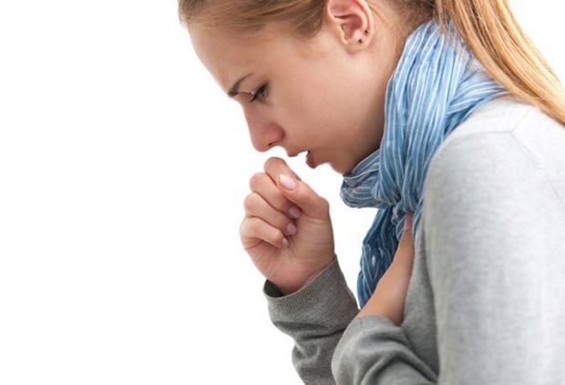 Девушка сломала ребра во время кашля