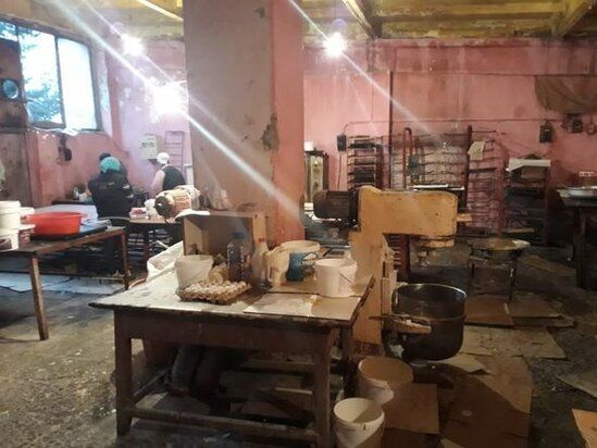 Bakıda un məmulatlarının istehsalı müəssisəsində iyrənc mənzərə - FOTO
