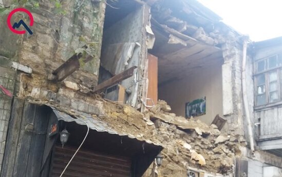 Bakının mərkəzində yaşayış binası uçdu - FOTOLAR