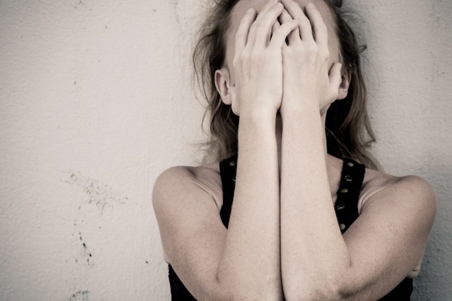 Azərbaycanda tələbə qızı otelə gətirdi - Cinsi əlaqə zamanı video çəkdi