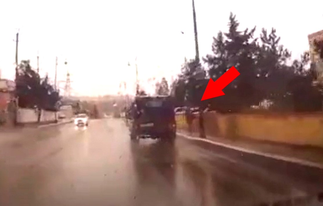 Bakıda sürücünün qadına qarşı tərbiyəsizliyi kameraya düşdü - VİDEO