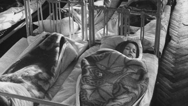 Gəncədə Körpələr evində uşaqlar bir-birinə bağlanılıb? - VİDEO