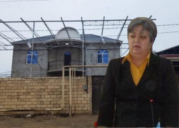 İcra başçısının müavini qonşularını təhqir etdi: “Pozğunların darvazasını çəkib...”