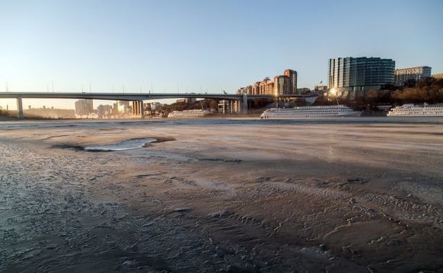 В Ростове из-за сильного ветра обмелел Дон - ВИДЕО