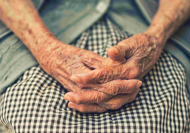 Bakıda qadın gəlini və nəvəsi tərəfindən döyüldü