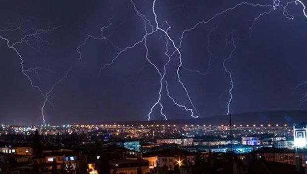 Türkiyədə iki əsgəri ildırım vurdu - VİDEO