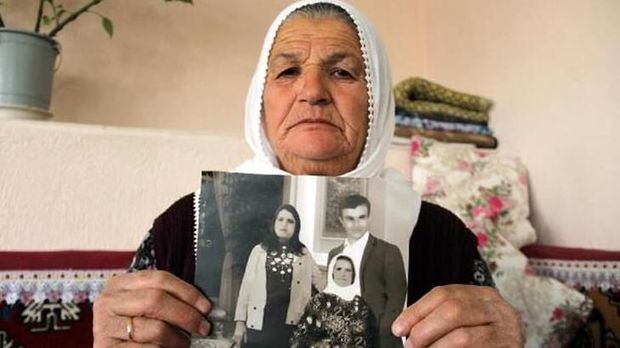 Əkizini 35 il sonra morqda tapdı - FOTO