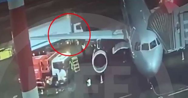 Aeroport fəhləsi yük maşınının təkərləri altında qaldı – VİDEO