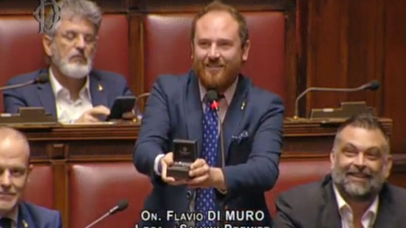 Parlamentdə evlilik təklifi: Spiker deputatı danladı (VİDEO)