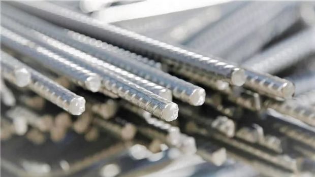 В Баку мужчину насмерть придавило арматурой