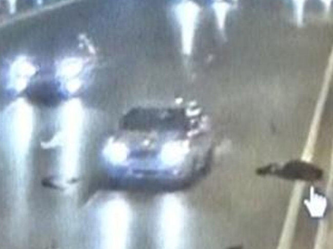 Bakıda piyada özünü maşının qarşısına atdı - DƏHŞƏTLİ HADİSƏ - VİDEO