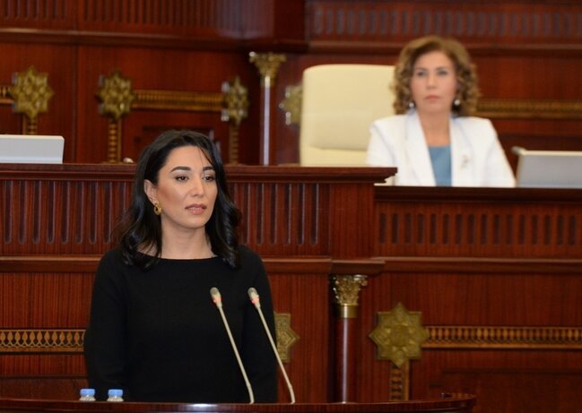 Azərbaycanın yeni Ombudsmanı kollektivə təqdim olundu