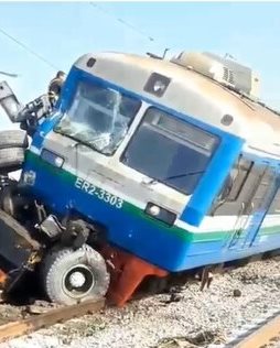 Pirşağıda ağır qəza - Elektrik qatarı kranla toqquşdu - VİDEO